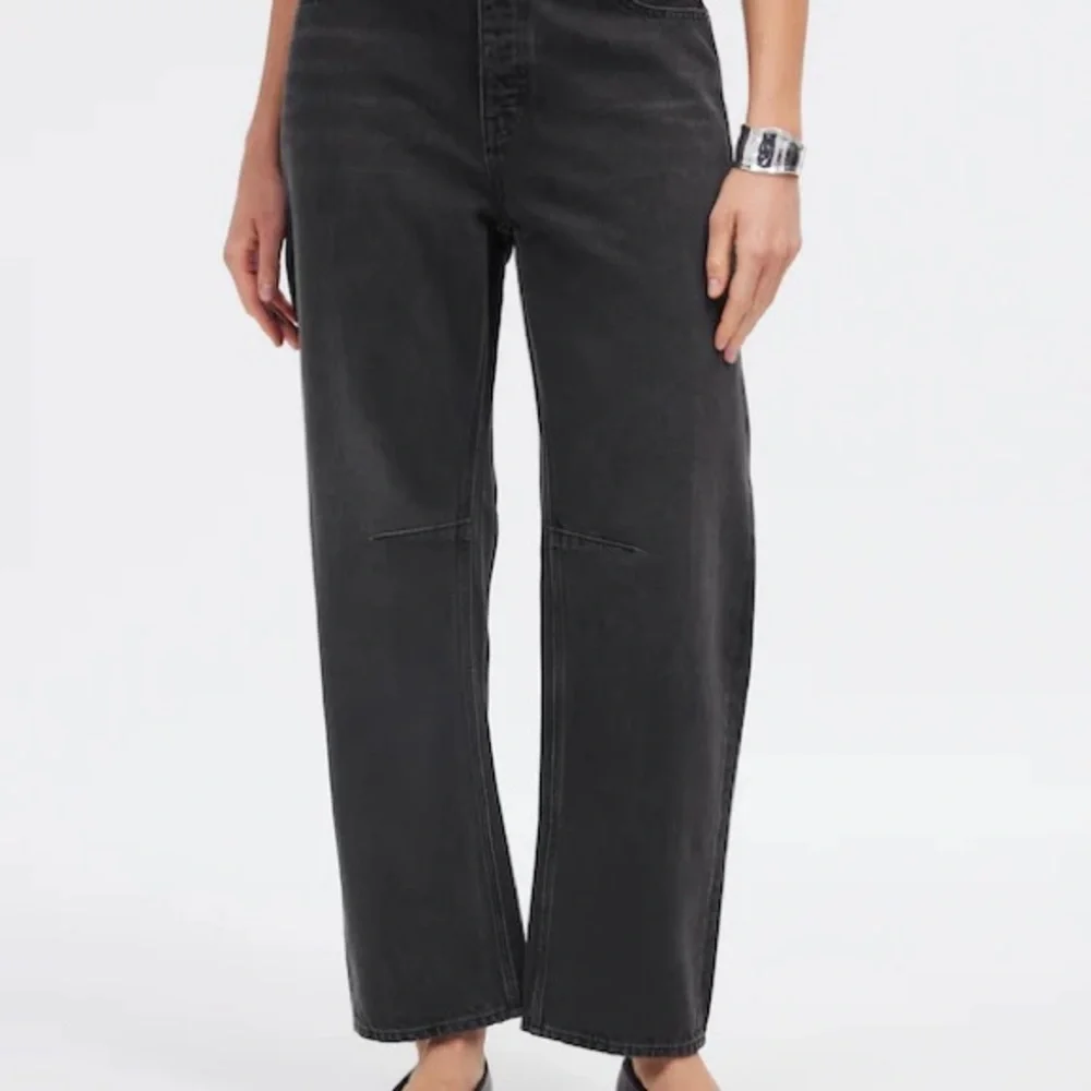Madewell darted barrel leg Jean - Picture 2 of 9